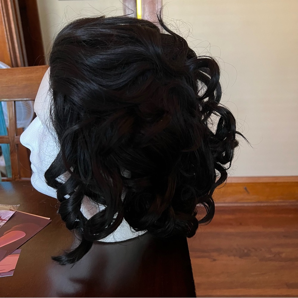 Arda Wigs Bucky Classic in black - Picture 3 of 6